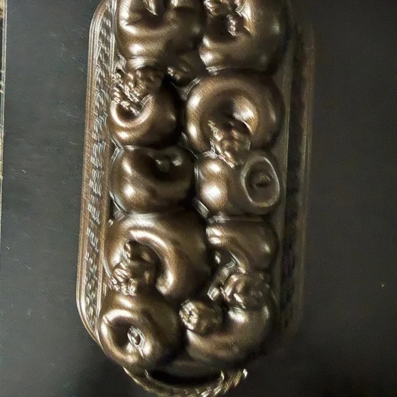 Nordic Ware Apple Basket Loaf Pan - Picture 2 of 5